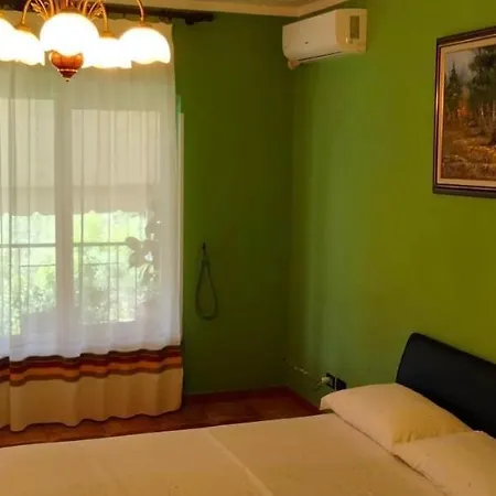 Tahiri 2 Apartman Golem