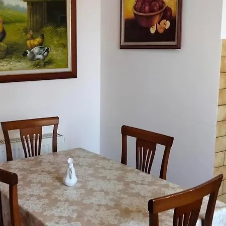 Tahiri 2 Apartman Golem